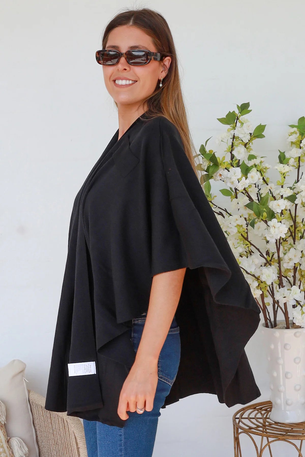 Jaki Black cape