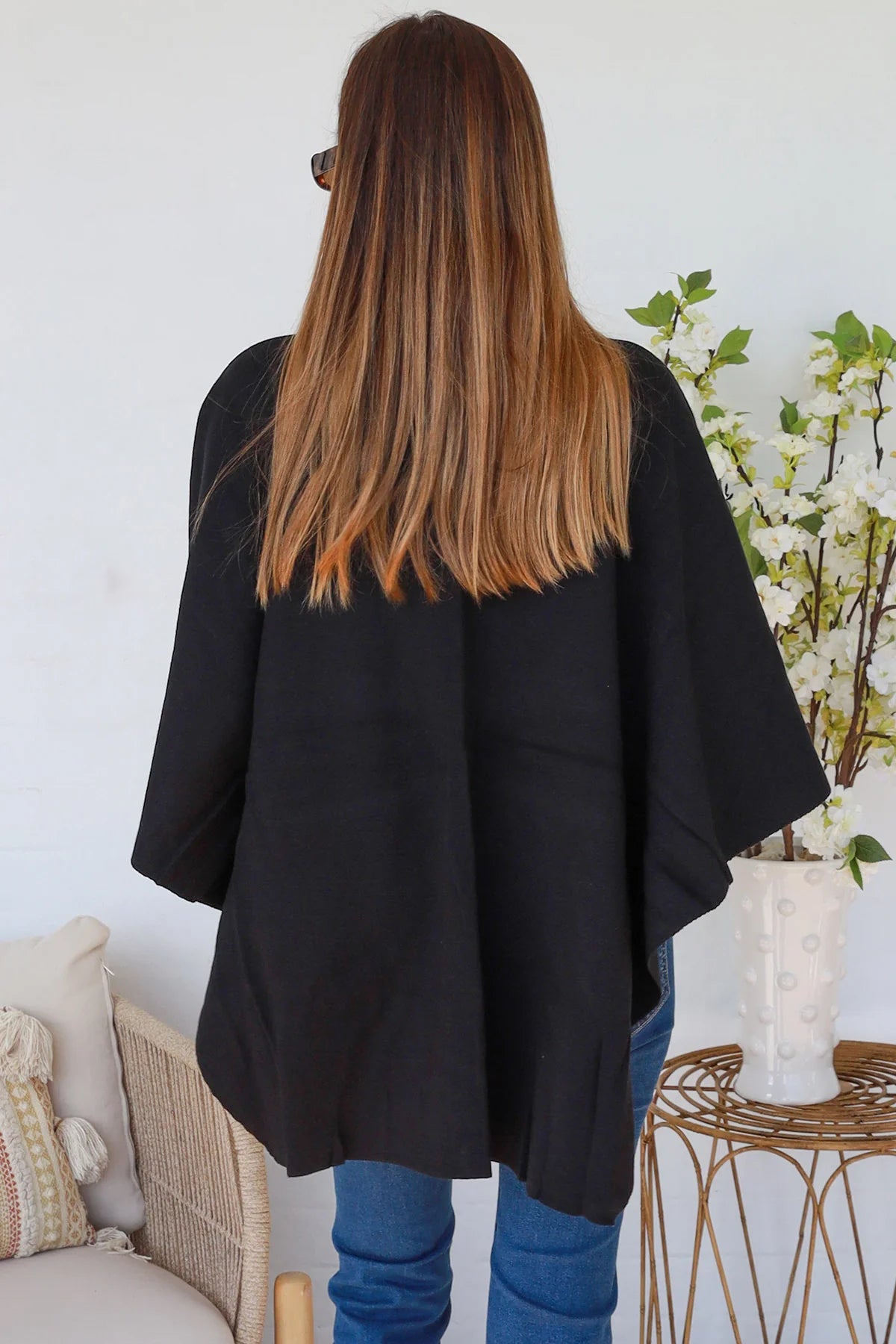 Jaki Black cape