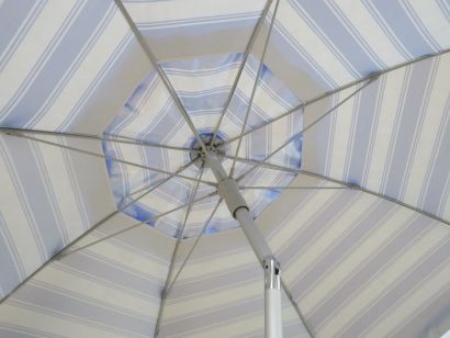 DAYTRIPPER 210CM BEACH UMBRELLA - ROYAL/WHITE-pick up in store only