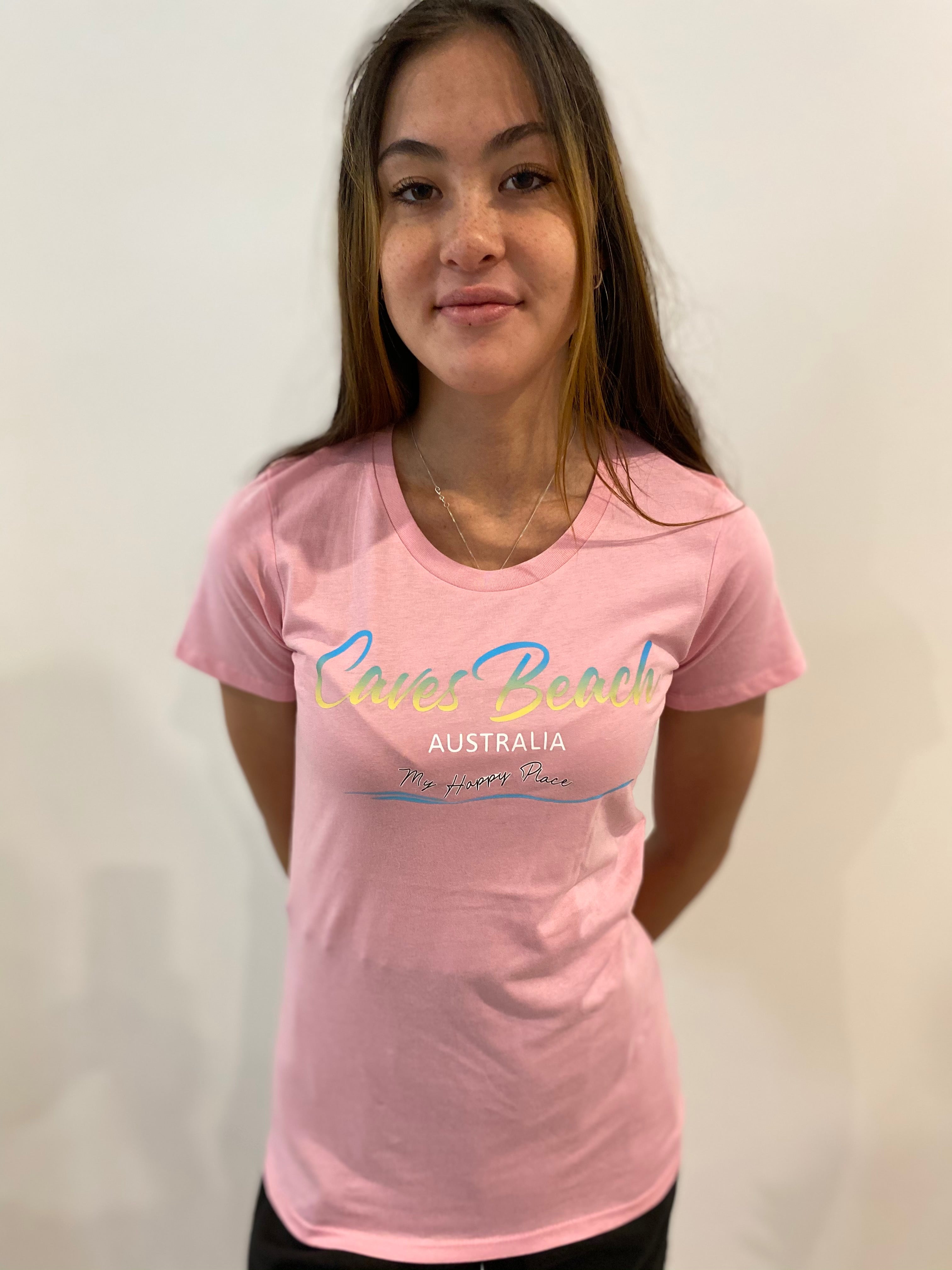 woman wearing Caves beach australia Printed T-shirt my happy place