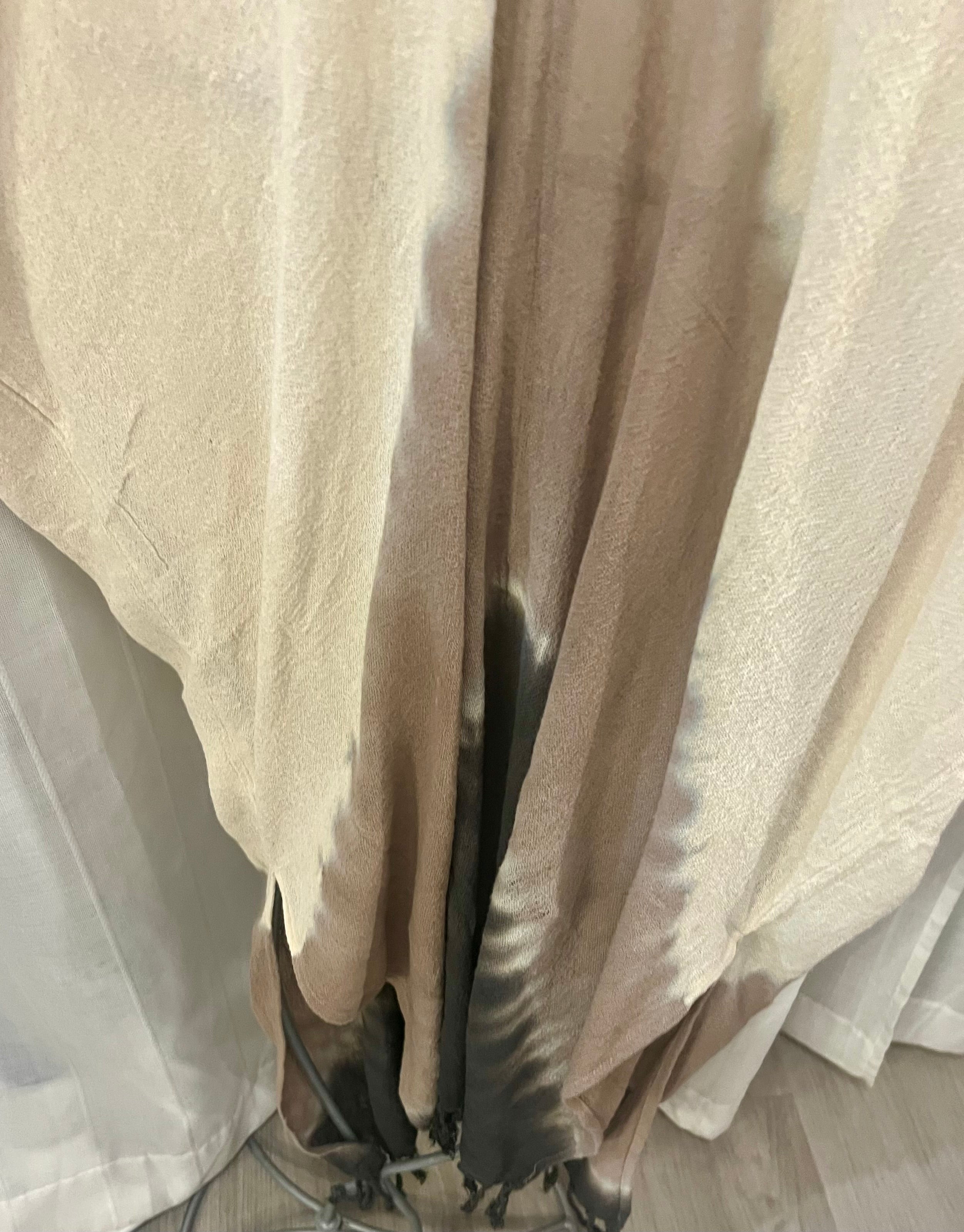 Dara Double V  maxi kaftan- tie dye Rouge