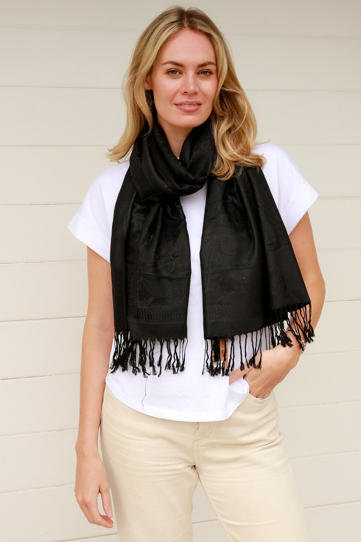 Noir light Scarf