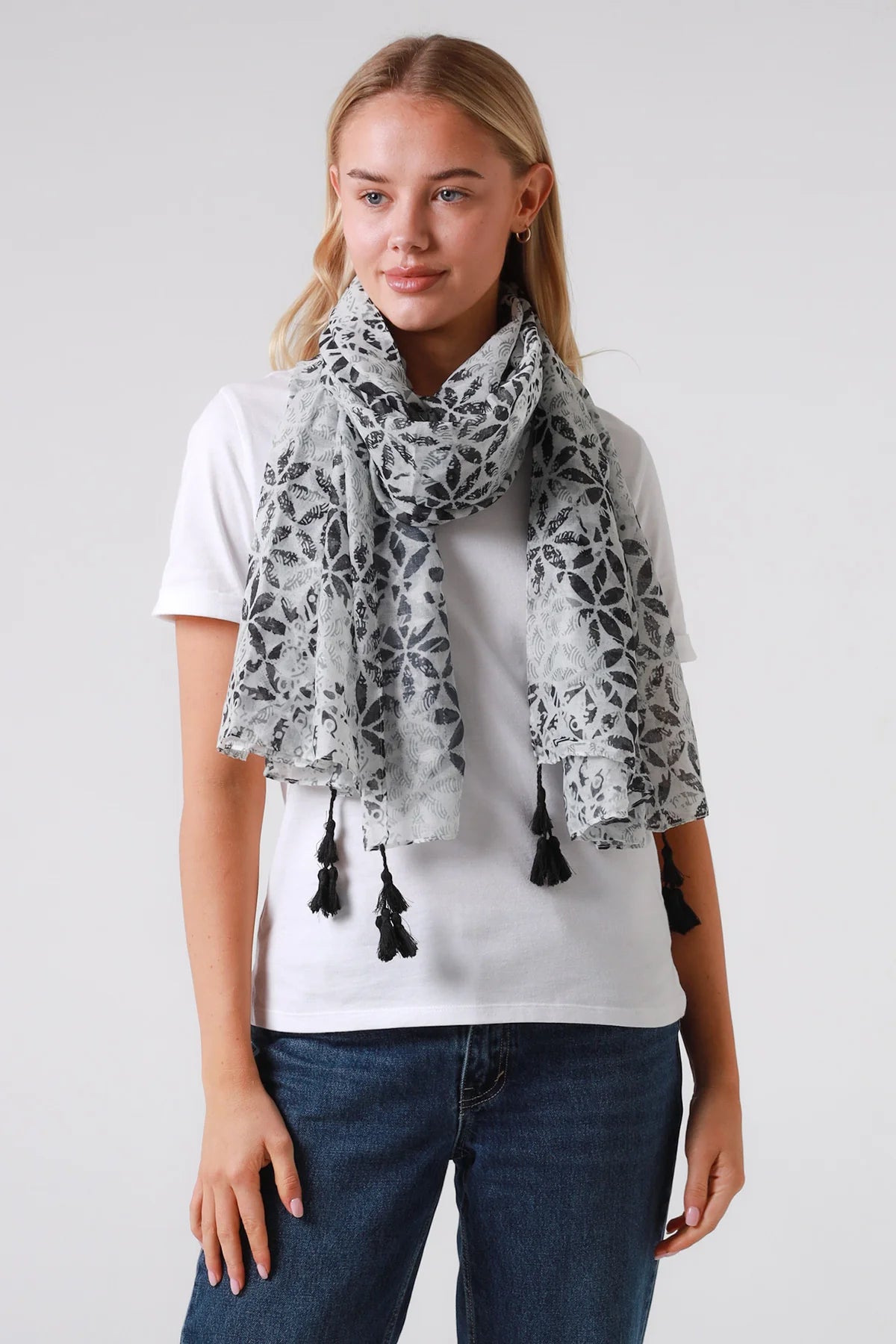 Daisy scarf