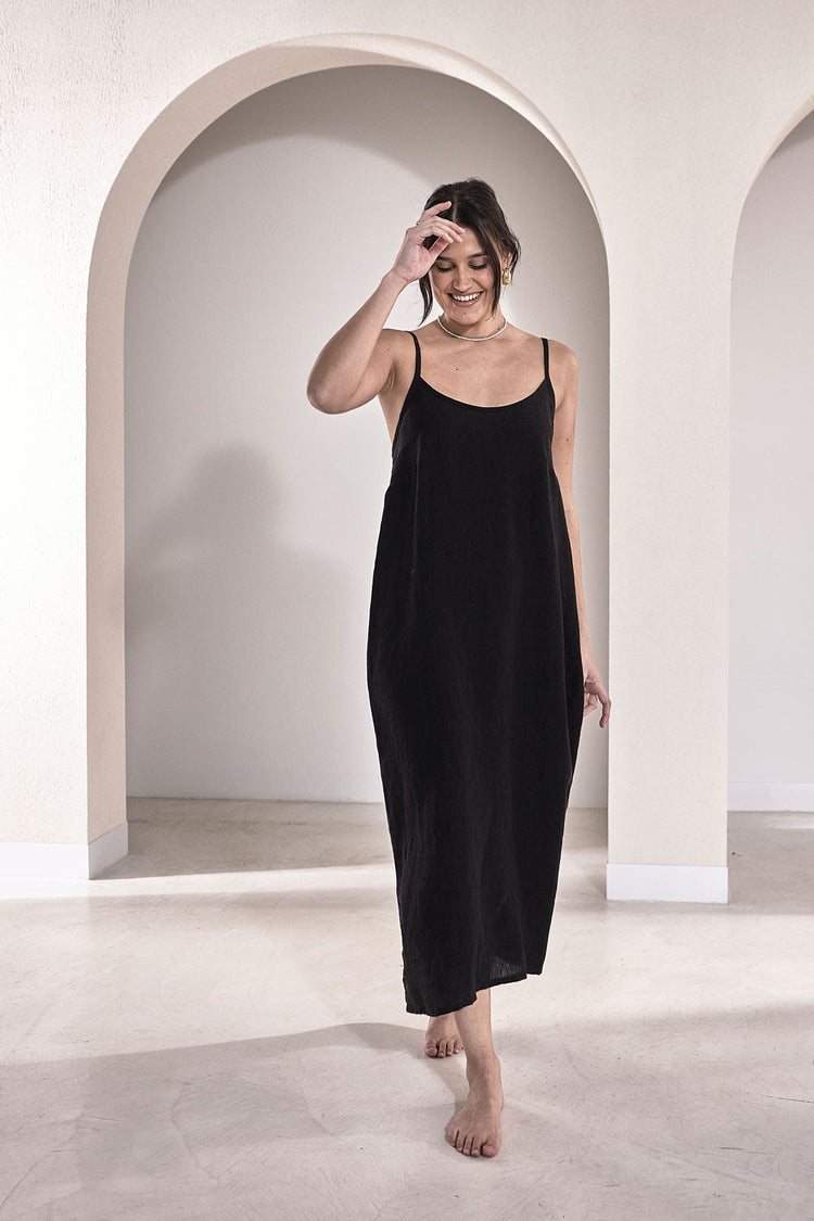 Eadie Fundamential Linen Midi - Black