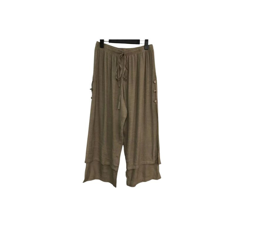3/4 length loose capri trousers with tie on waist in army green color with three buttons on the side