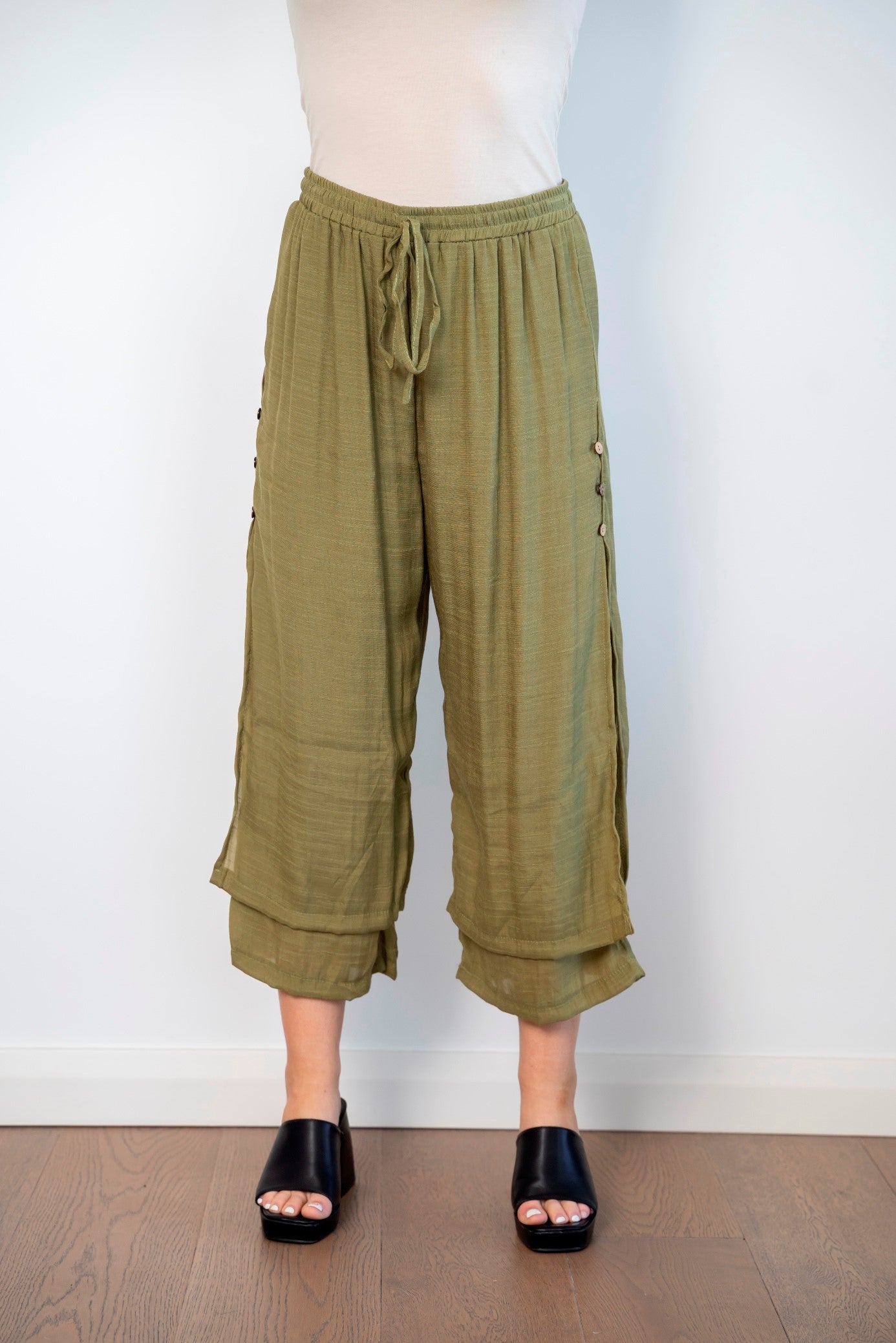 3/4 length loose capri trousers with tie on waist in olive green color with three buttons on the side