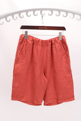 linen shorts with two side pockets in rust color