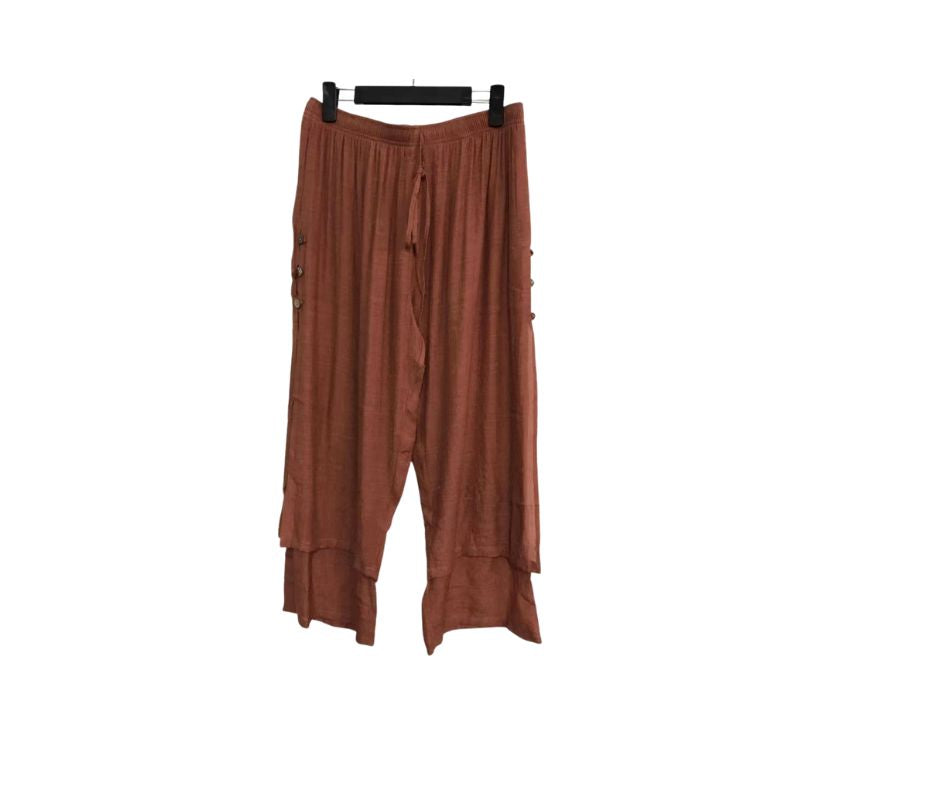 3/4 length loose capri trousers with tie on waist in brown color with three buttons on the side